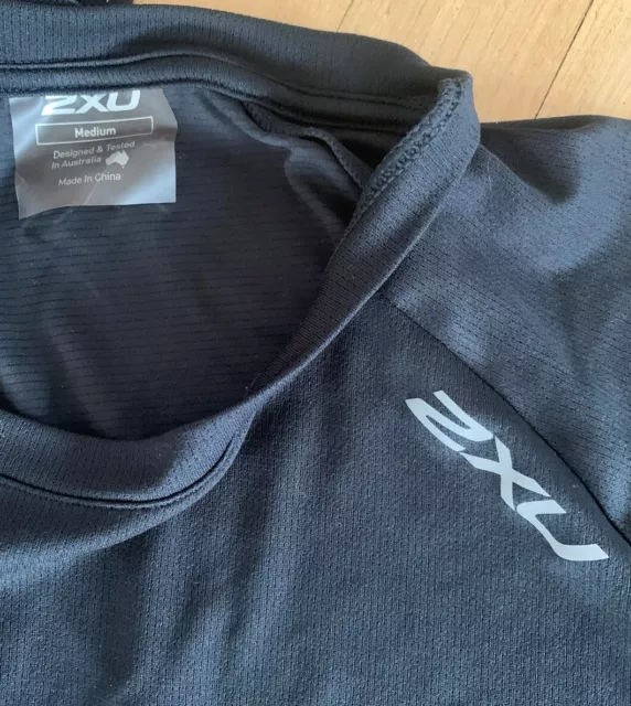 2XU MENS SIZE MEDIUM Black Short sleeve Top