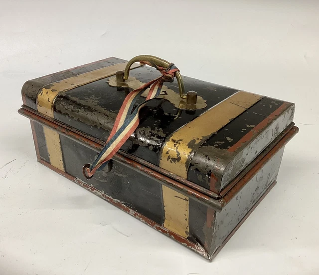 Caja de efectivo de lata antigua/de colección con llave en peligro. Bandeja elevadora 22 x 13 x 9 cm