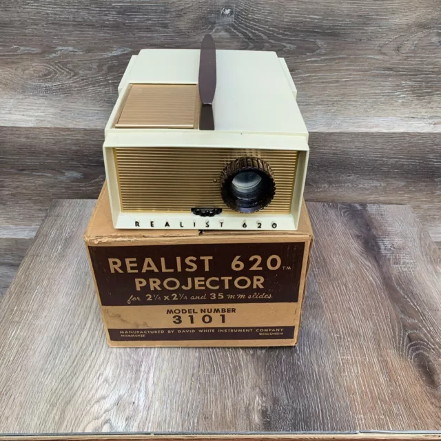 REALIST 620 Deluxe Slide Projector #3151 ~ Open Box