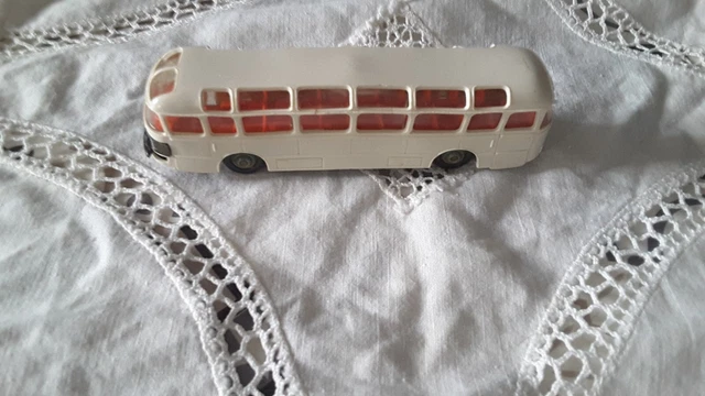 Norev ref 528 - Autocar Saviem Sc1 - 1/86 plastique ancien