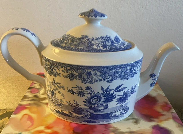 Collector’s Favorite! Spode Blue Room Collection “MAY” Pattern Blue/White Teapot