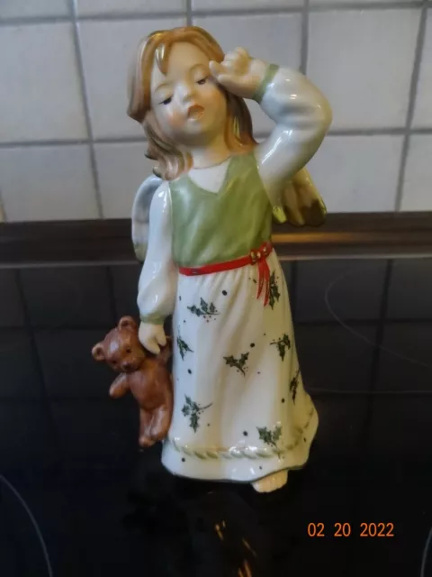 Goebel Figur, Verschlafener Engel mit Teddybär, Weihnachten