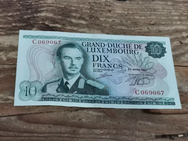 Vintage 1967 Luxembourg 10 Francs bank note.