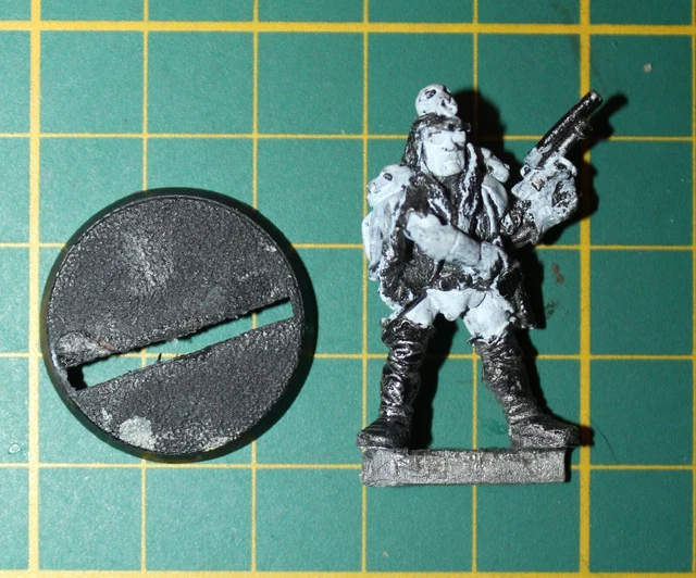 warhammer Necromunda Figurine Ratskin métal peint année 80 warhammer Necromunda Figurine Ratskin métal peint année 80