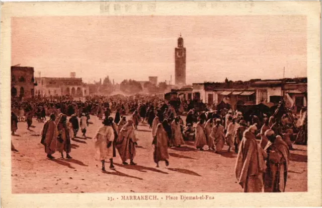 CPA AK MARRAKECH Place Djemaa el Fna MAROC (688627)
