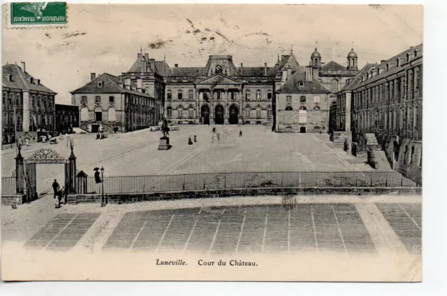 LUNEVILLE - Meurthe & Moselle - CPA 54 - Vue de la cour du chateau