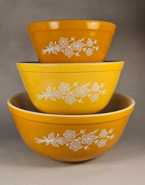 3 VINTAGE 1970’s MID CENTURY PYREX BUTTERFLY GOLD NESTING MIXING BOWLS UNIQUE!!!