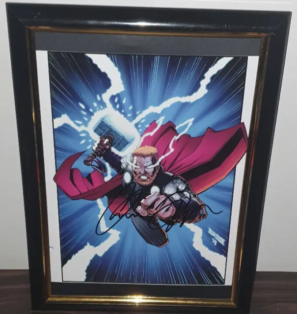 CHRIS HEMSWORTH - HAND SIGNED - WITH COA THOR AVENGERS FRAMED AUTOGRAPHED 8x10 2