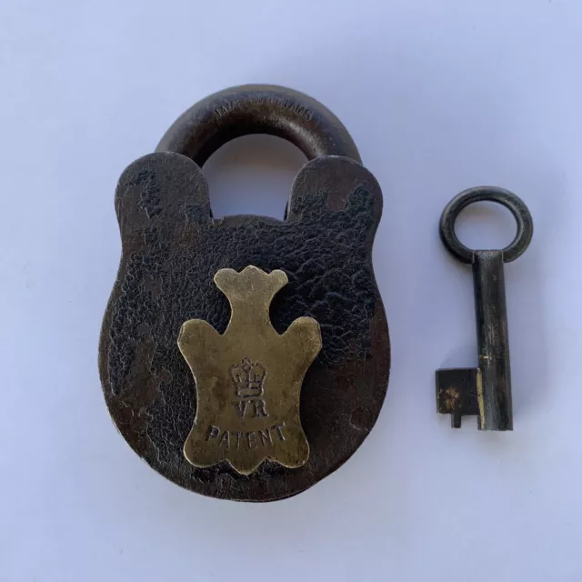 Iron smoke-house padlock or lock w/ key old or antique decorative key-hole drop.