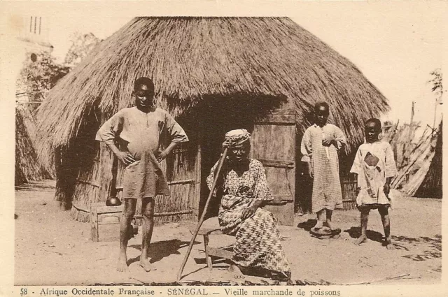 Carte Postale Afrique Senegal Vieille Marchande De Poissons