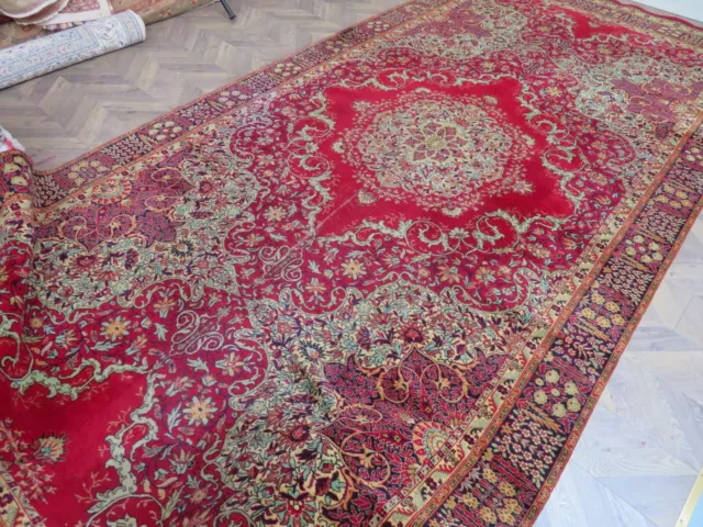 EIN DEKORATIVER ALTER MASCHINE HERGESTELLT ORIENTALISCHER EXTRAGROSSER TEPPICH (515x244 cm)+