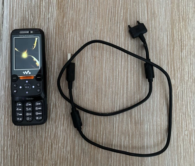 Ancien Téléphone Ericsson Vintage Avec Chargeur - Pour Pièces Détachées