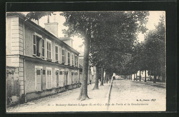 CPA Boissy-Saint-Lèger, Rue de Paris et la Gendarmerie