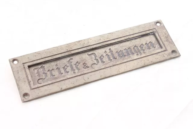 alter Briefkastenschlitz  Brief Zeitung Briefkasten Brief Klappe Tür Metall