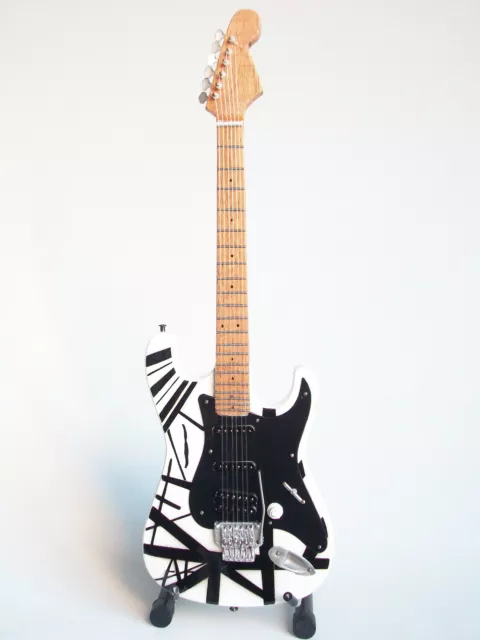 Guitare miniature stratocaster blanche à bandes noires de Van Halen