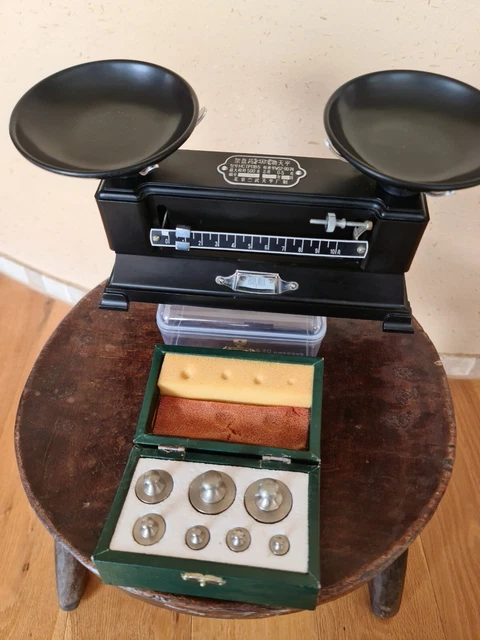 Original chinesische Waage komplett mit Gewichten.