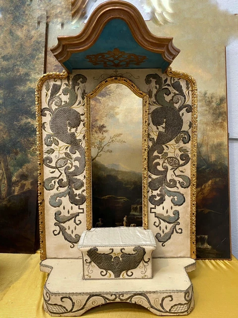 Tronetto D’epoca In Legno Rivestito Di Seta Ricamato A Mano