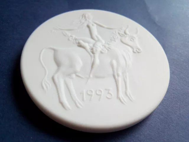 Meissen Porzellan Bisquit Plakette Europa auf dem Stier 1993  5,0 cm ohne OVP