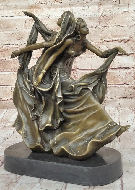 Sculpture en bronze d'une fille au bal d'équilibre - En vente sur sculpt