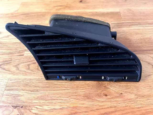 BMW E36 Frischluftgrill Düse Klima Klimaanlage Mitte 64 22 8 363 533