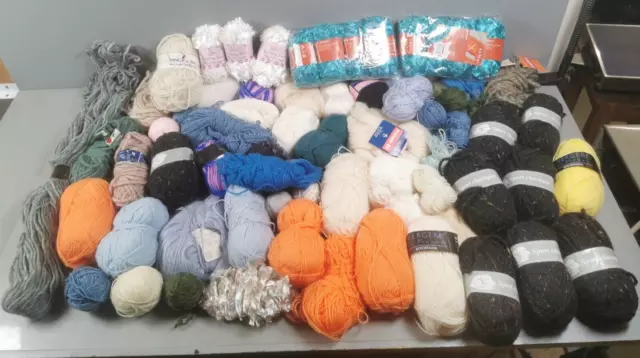Kurtzy Lot de 10 Pelotes de Laine pour Crochet Colorées - 50 g par Pelote -  Approx 900 m de Fil Crochet Doux en Coton & Polyester Coloré pour Projets