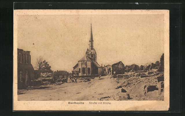 CPA Bantheville, vue de la rue avec l'Église