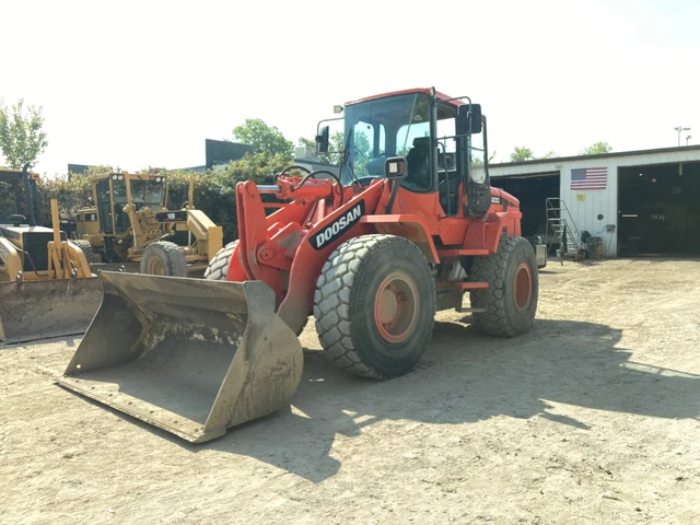 2012 Doosan DL200 Wheel Loader; Aux. Hydraulics; OPERATION/WALK-AROUND VIDEO