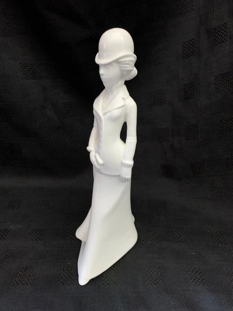 Christina Spode weiß aus China Figur by Pauline Shone