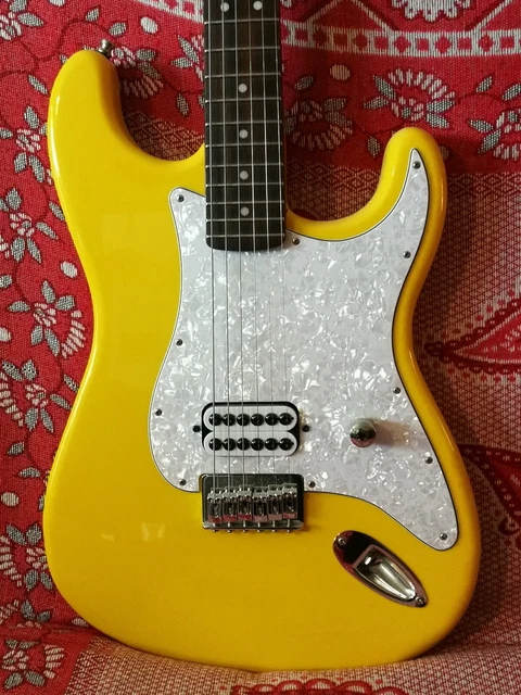SQUIER (By Fender) TOM DELONGE Replique