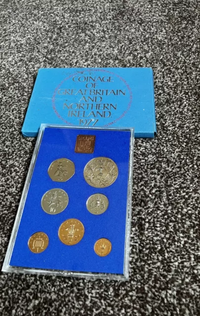 Very Beautiful 1977 Royal Mint Proof Coin Set, In Original & Great Condition!!!