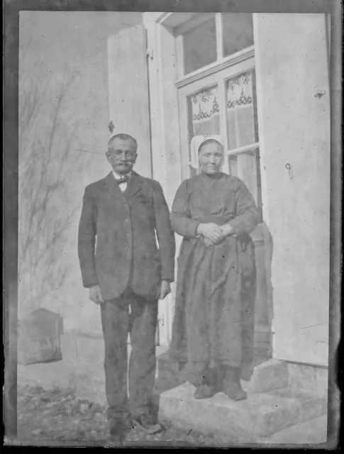 Plate Glass Photo Antique Black and White Negative 9x12 CM Couple Home Glass