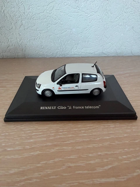 Universal Hobbies 1/43 - Renault Clio 1.9 D 2001 - France Telecom