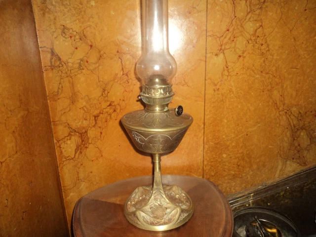 ANCIENNE LAMPE A Petrole Bronze Complete 1900 Leleu EUR 195,00