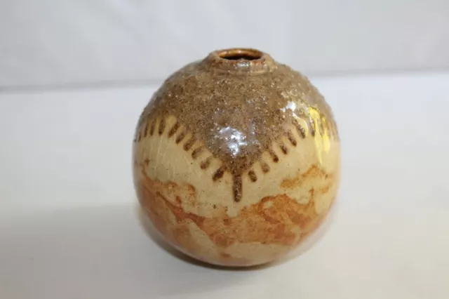 Petit vase boule en céramique /grès non signé Hauteur 7.8 cm
