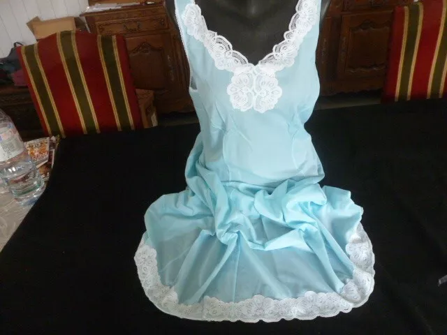 jolie combinaison&fond de robe vintage jolie dentelle  T 52/54 ref LOO82