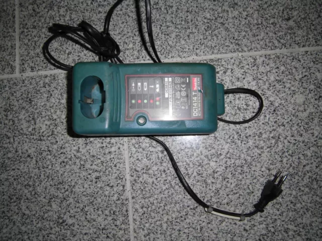 Makita -Akku-Schnellladegerät DC1414D- 7,2-14,4Volt Ni-Cd und Ni-Mh Akkus