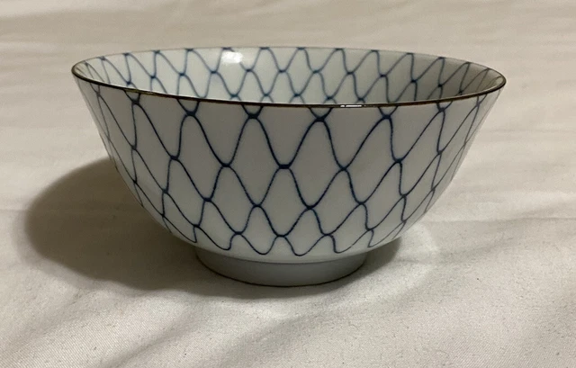 Vintage Oriental Japanese Blue White Netted Decorative Footed Rice Bowl