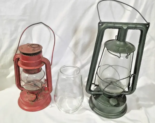 https://www.picclickimg.com/eqAAAOSwmotlfPvZ/Chalwyn-x2-Lamp-Lantern-Vintage-Oil-Storm-Hurricane.webp