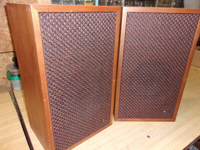 VINTAGE PAIR OF SUPERSCOPE S-8 Speakers - 19