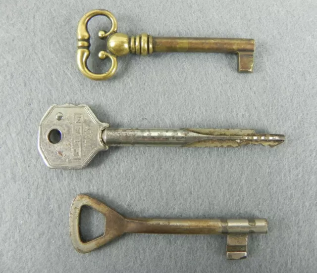 Lotto di Tre PICCOLE Vecchie Chiavi D'epoca VINTAGE Antiche Da collezione FIAM