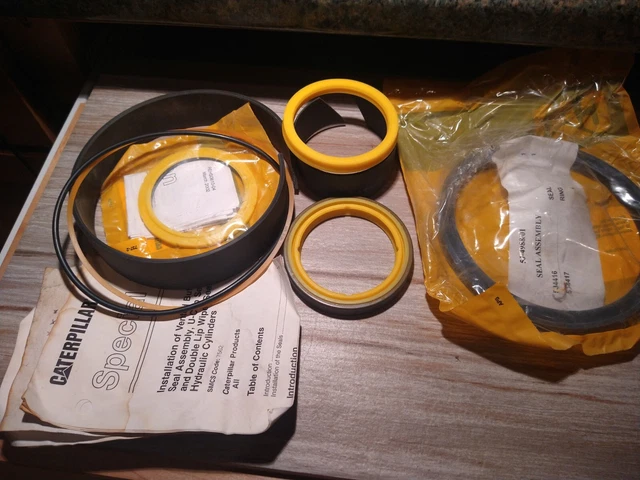 Caterpillar New OEM Hydraulic Cylinder Seal Kit +0.03  242-2539