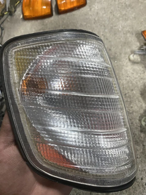 Mercedes Benz W124, E Class 1984-1995 Right Hand/driver Side Indicator Assembly