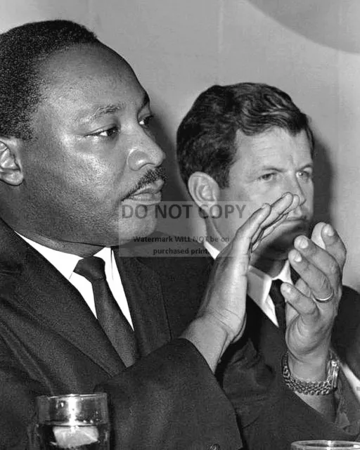 DR. MARTIN LUTHER KING, JR. w/ SENATOR TED KENNEDY IN 1966 - 8X10 PHOTO (AZ981)