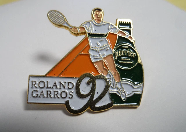 pin's polo Lacoste jaune Roland Garros Arthus Bertrand
