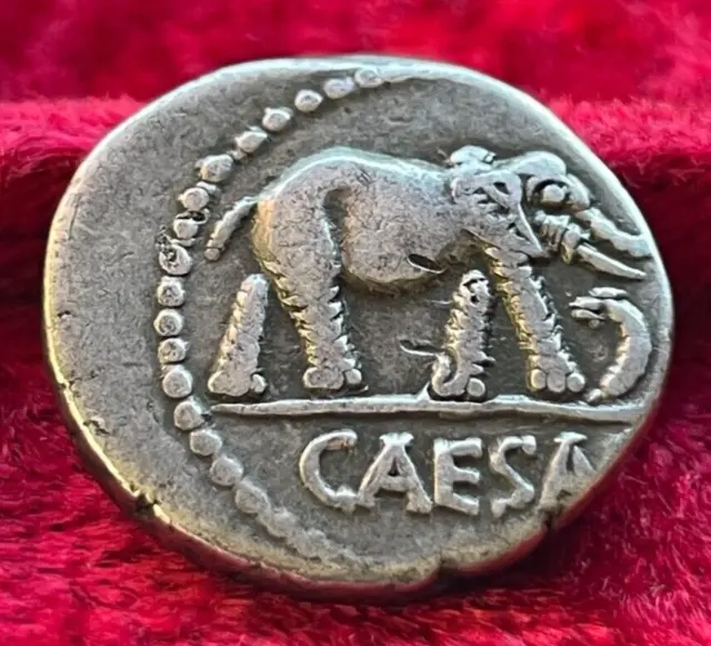 Rome - Denier JULES CESAR à l'éléphant ( 49 BC ) Argent, 3.82Gr - Superbe !