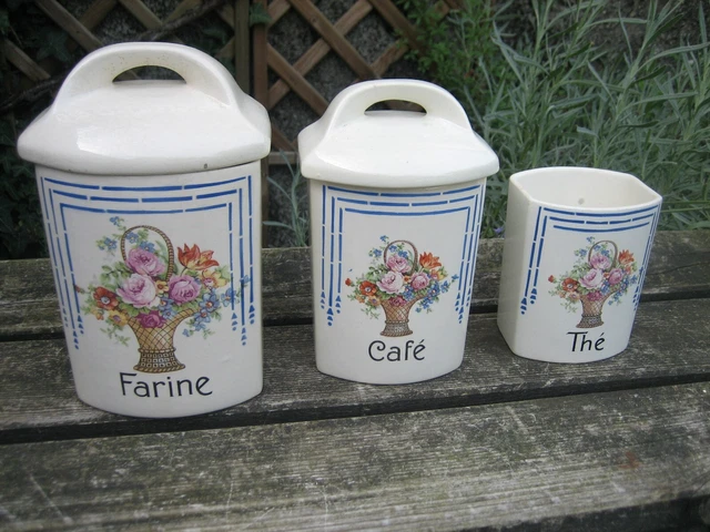 Paire d'assiettes à fleurs en faïence de Delft du 18ème siècle de style