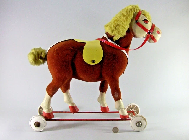 Chevaux à bascules et à roulettes – Jouets en bois et marionnettes Chevaux à bascules et à roulettes – Jouets en bois et marionnettes