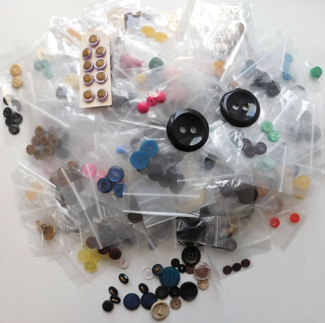 Mixed buttons assorted mainly vintage over 800g Job lot A