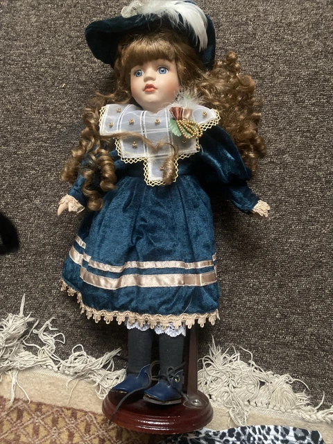 Tête De Poupée Ancienne En Porcelaine S.F.B.J - Moule 6, Taille 3/0 - Années 1920