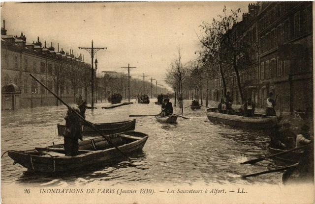 CPA PARIS Inondations 1910 Sauveuteurs a Alfort (579508)